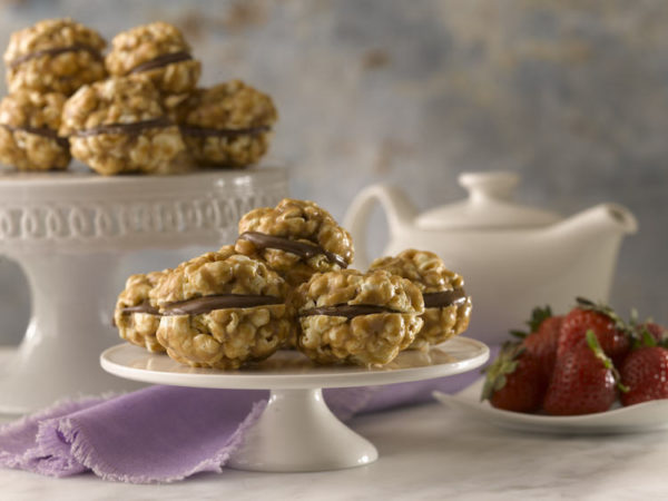 Peanut Butter and Chocolate Hazelnut Popcorn Macaroon