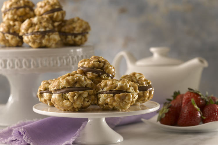 Peanut Butter and Chocolate Hazelnut Popcorn Macaroon