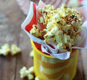 Recipe Image: Spicy Curry Popcorn