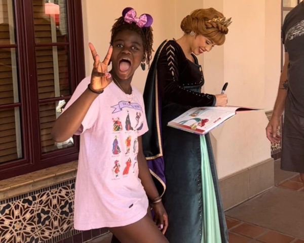 Disney Princess Makes Deaf Teen’s Vacation Unforgettable