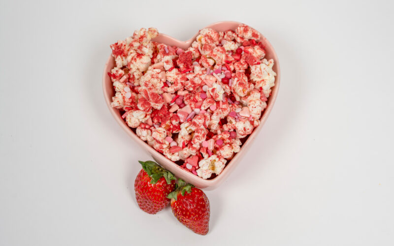 JOLLY TIME® Popcorn recipe: Strawberry Chocolate Drizzle Popcorn
