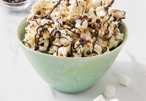 JOLLY TIME® Popcorn recipe: Mint Chocolate Chip Popcorn